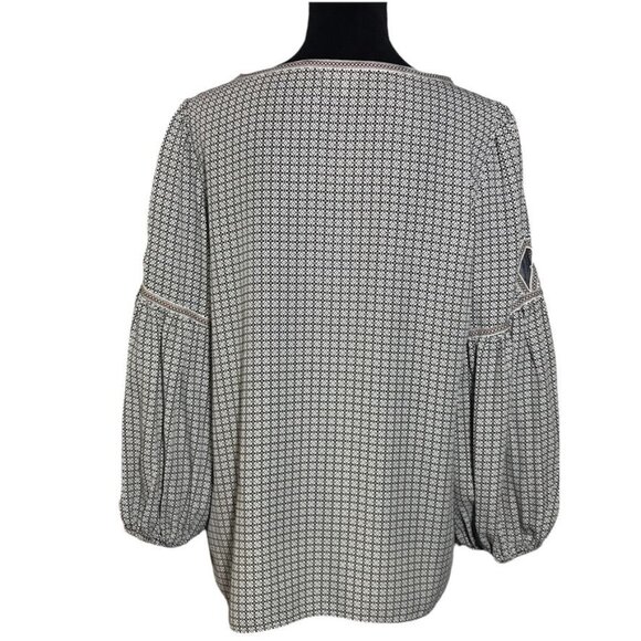 Max Studio Long Sleeve Print Keyhole Top in White/Black - Size Medium - Picture 3 of 8